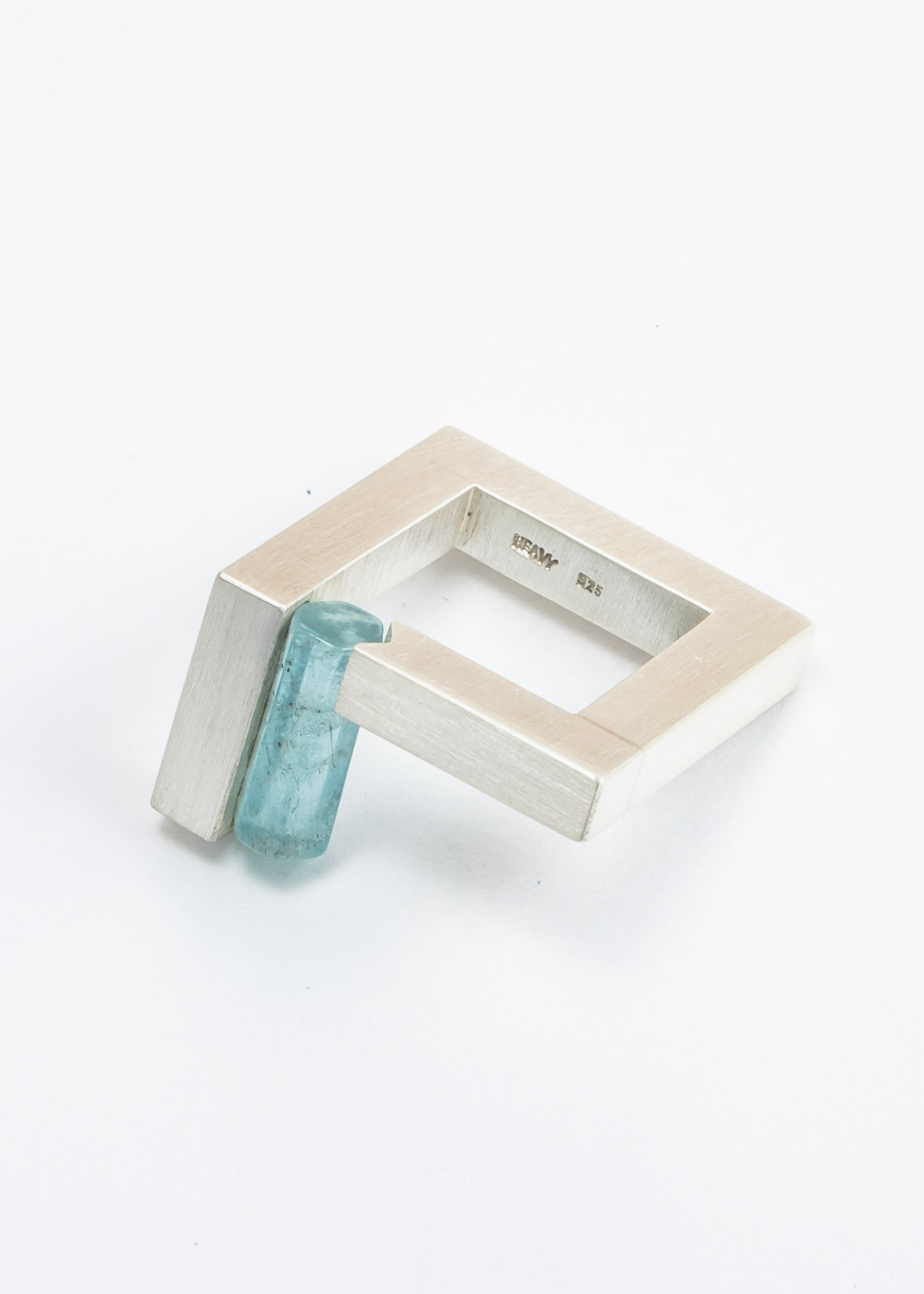 quadratischer Ring mit Aquamarinkristall